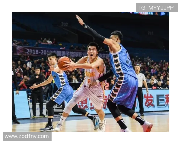 南京篮球队在邀请赛中的灵活性表现与战术创新分析